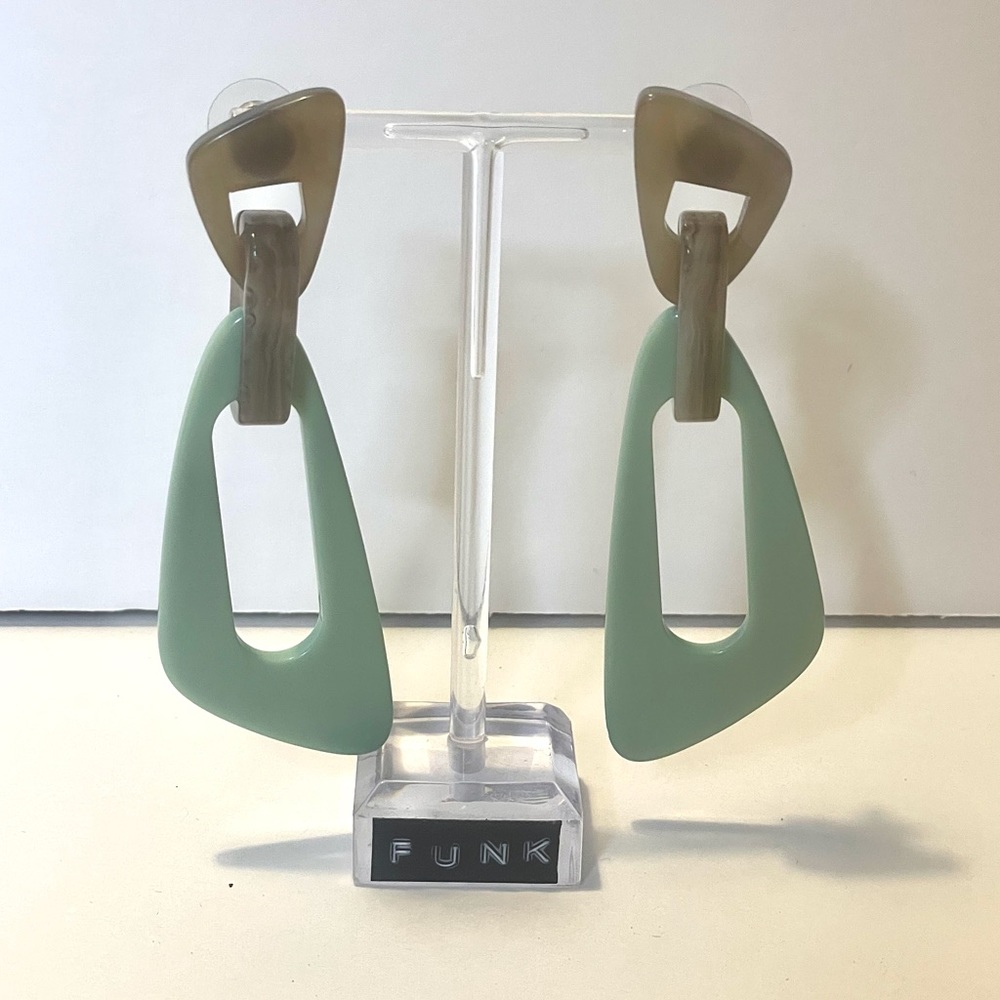 NWT Acrylic Geometric Dangle Earrings. Y2K Style.